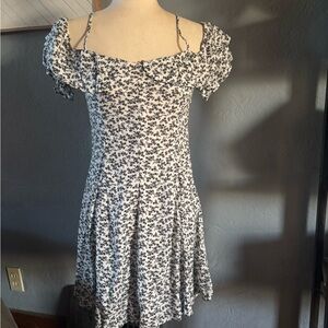 NWT American Eagle Outfitters Black and White Floral Off the Shoulder Mini Dress